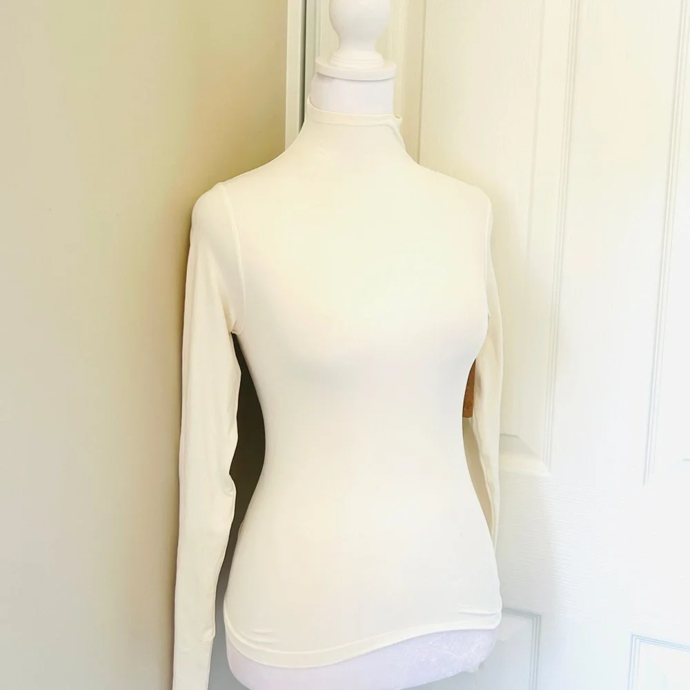 NWT Skims Soft Smoothing Turtleneck - Picture 3 of 4